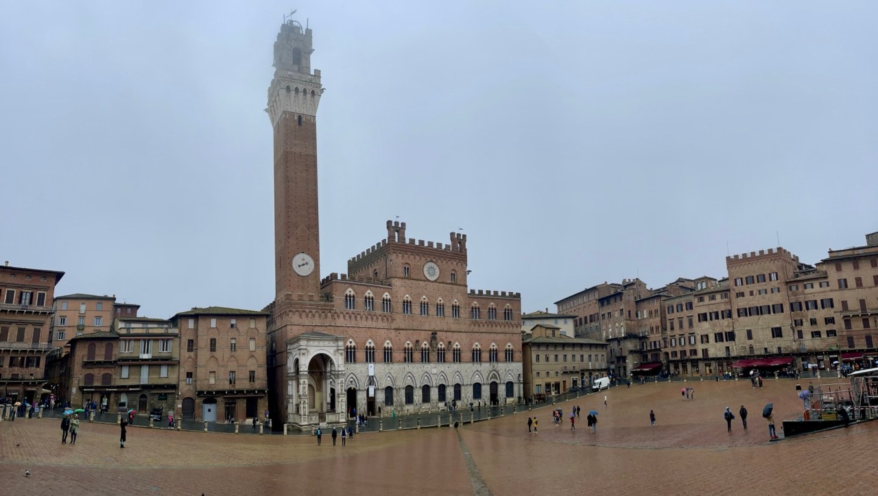 Siena, a short and wet visit to a Tuscan city
