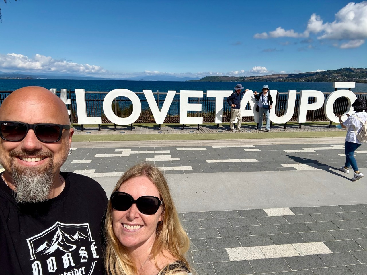 Lunch in Taupō: Sunshine, Superloos & Suspicious Golf&nbsp;Ambitions